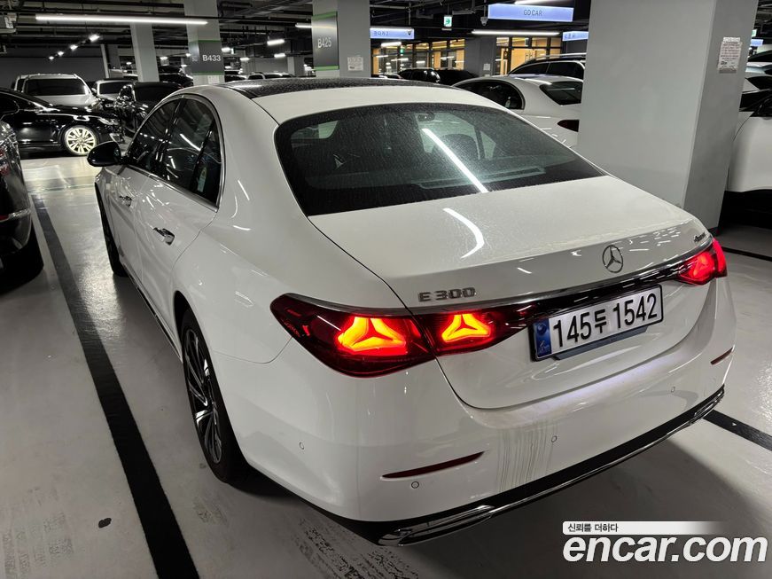 Mercedes-Benz E-Class E300 4MATIC Exclusive, 2025