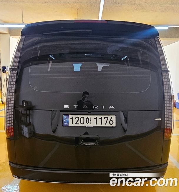 Hyundai Staria 4WD Lounge 9-Seater, 2025
