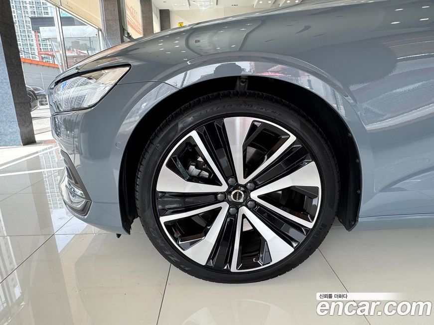 Volvo S60 B5 Ultimate Bright, 2023