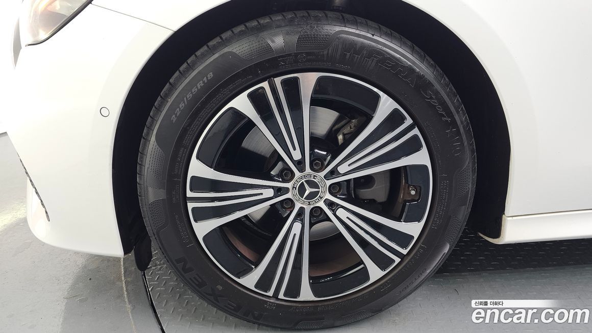 Mercedes-Benz E-Class E200 Avantgarde, 2024