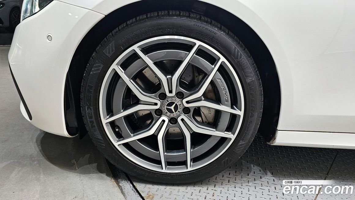 Mercedes-Benz E-Class E220d 4MATIC AMG Line, 2023