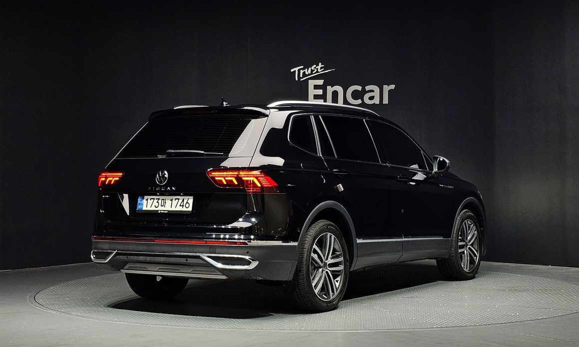 Volkswagen Tiguan 2.0 TSI Prestige, 2024