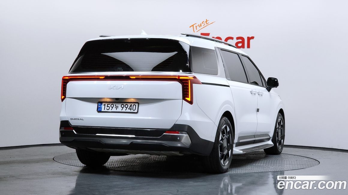 Kia Carnival 9-Seater Signature, 2024