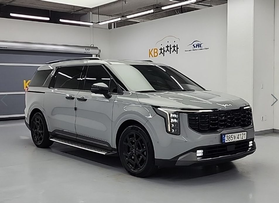 Kia Carnival 9-Seater Gravity, 2024