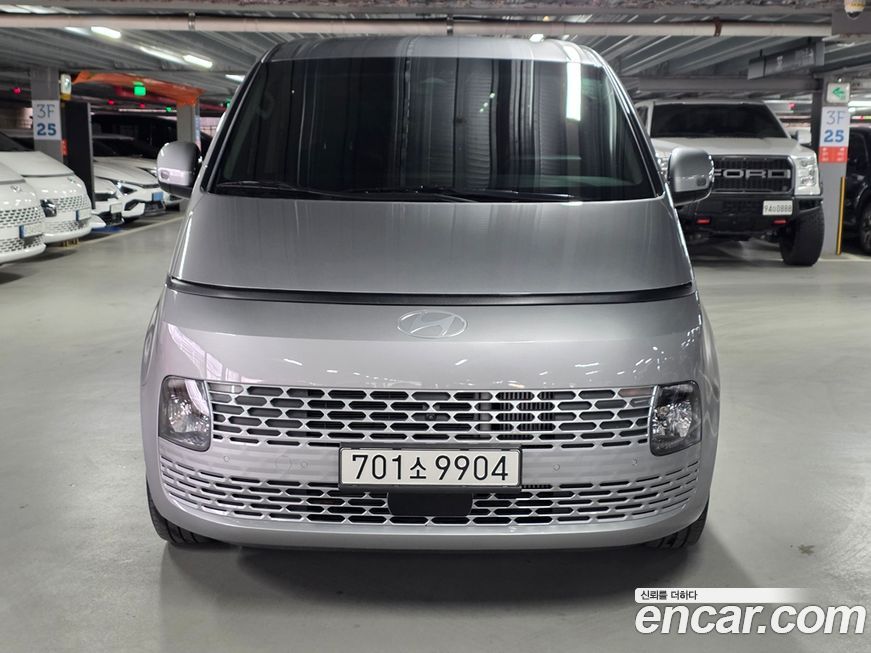 Hyundai Staria Tourer 11-Seater, 2025