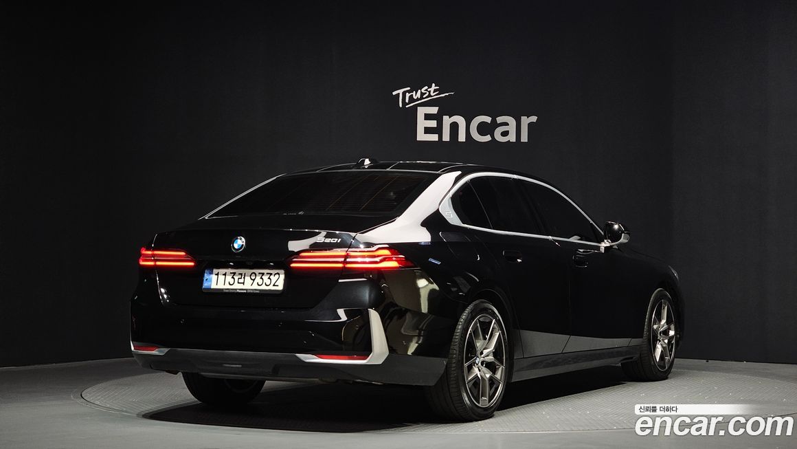 BMW 5-Series 520i, 2024