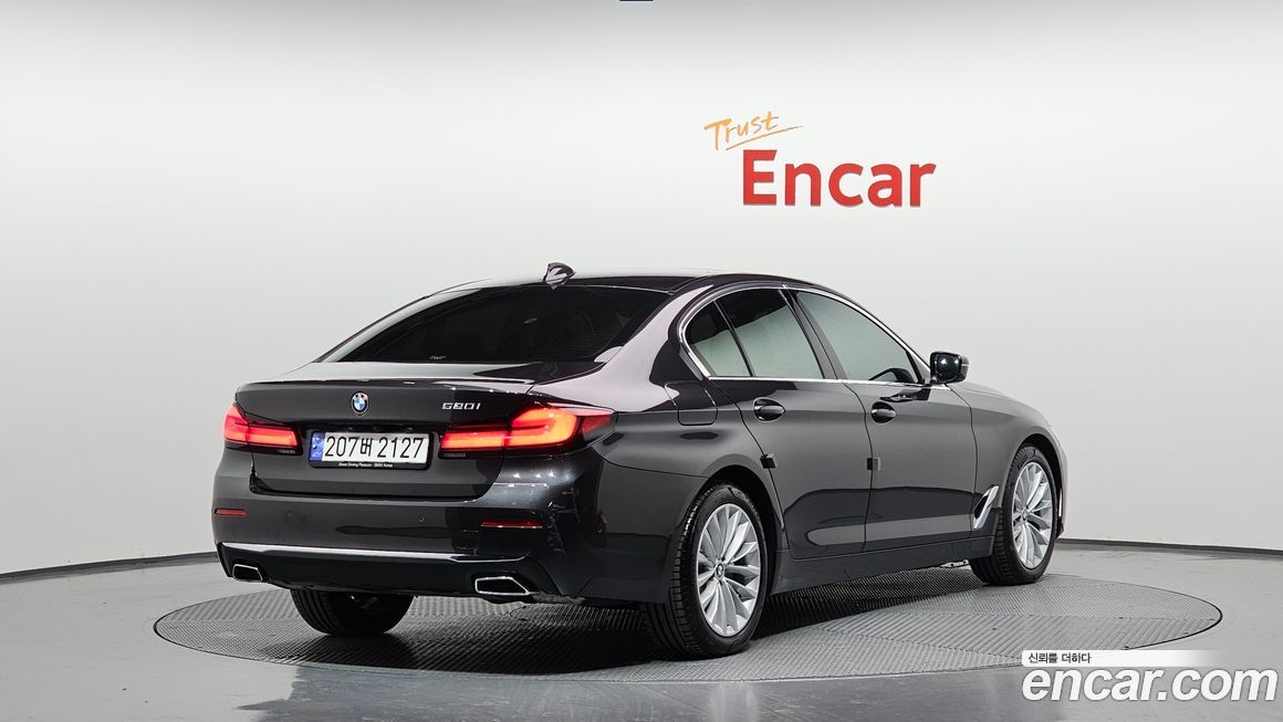 BMW 5-Series 520i Luxury, 2023