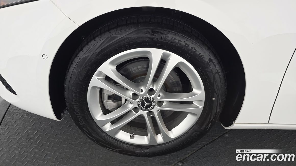 Mercedes-Benz A-Class A220 Hatchback, 2025