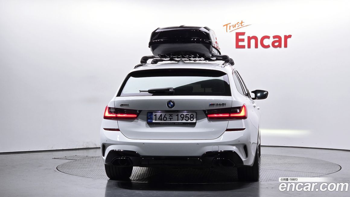 BMW 3-Series 320i Touring M Sports, 2022