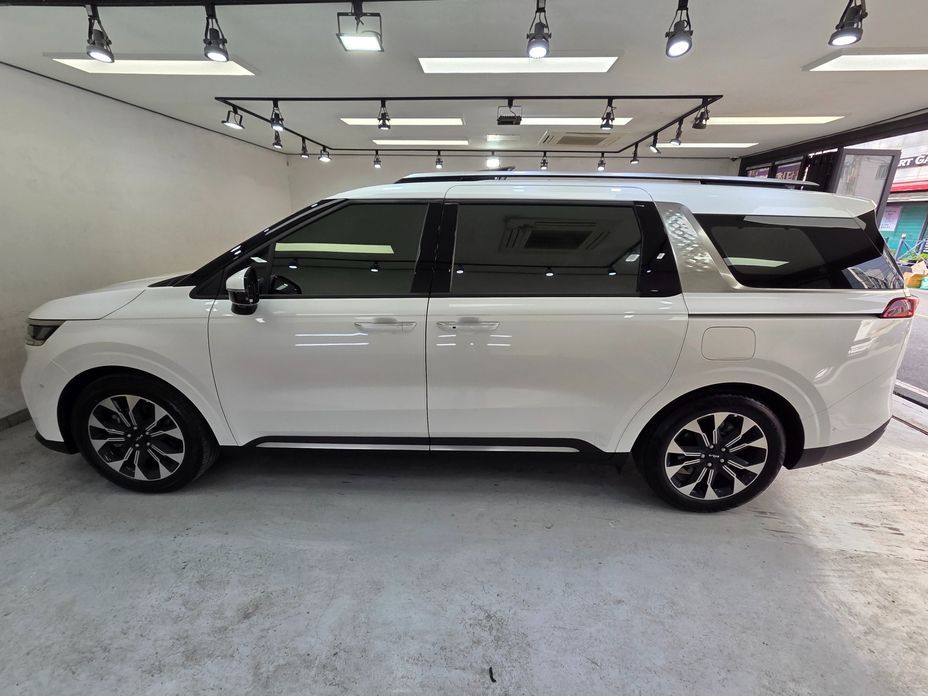 Kia Carnival 9-Seater Signature, 2023