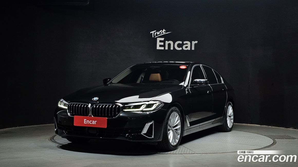 BMW 5-Series 520i Luxury, 2023