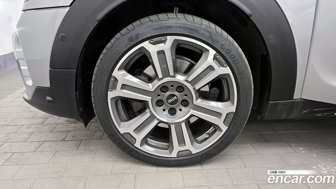 Mini Countryman ALL4 Classic Launch Pack, 2023