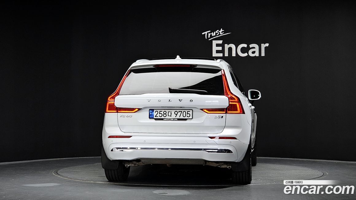 Volvo XC60 B5 Ultimate Bright, 2023