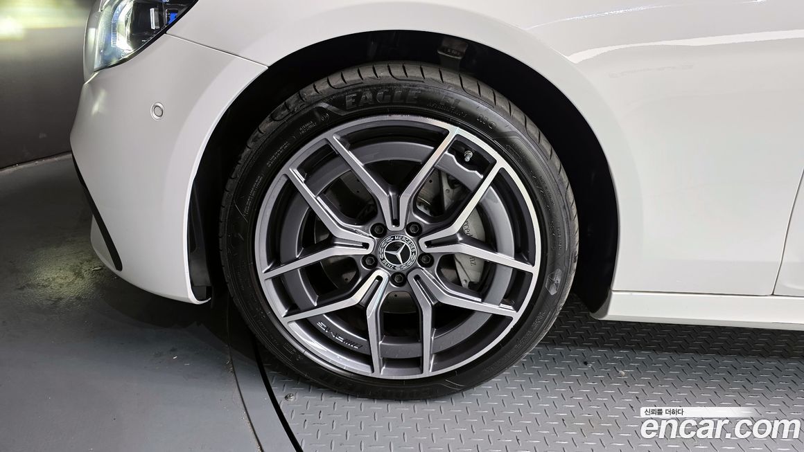 Mercedes-Benz E-Class E220d 4MATIC AMG Line, 2023