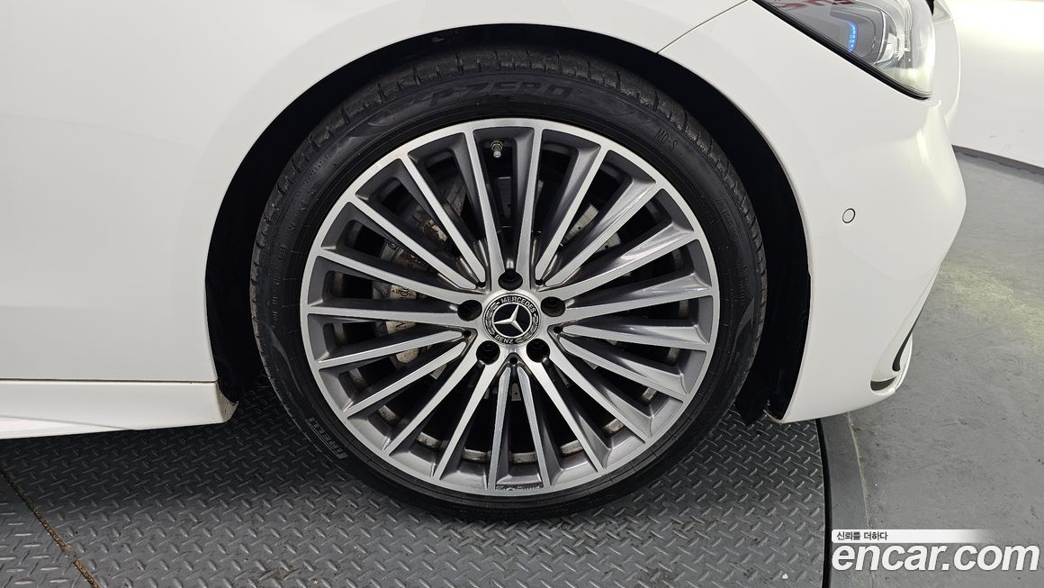 Mercedes-Benz C-Class C300 4MATIC AMG Line, 2024