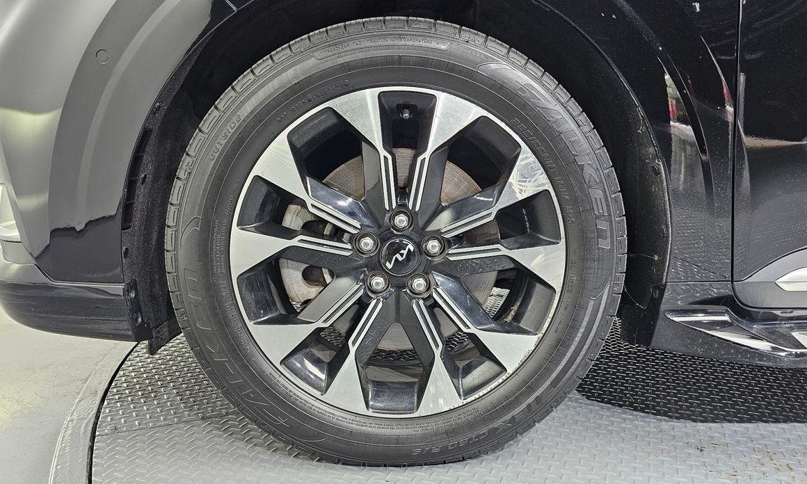 Kia Carnival 9-Seater Hi-Limousine, 2023