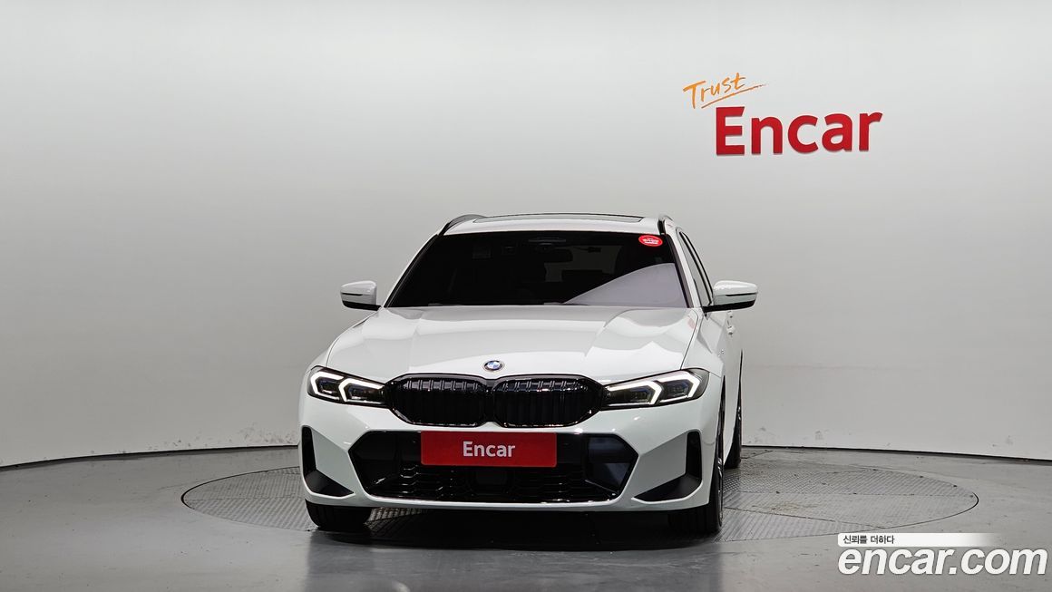 BMW 3-Series 320i Touring M Sports, 2023