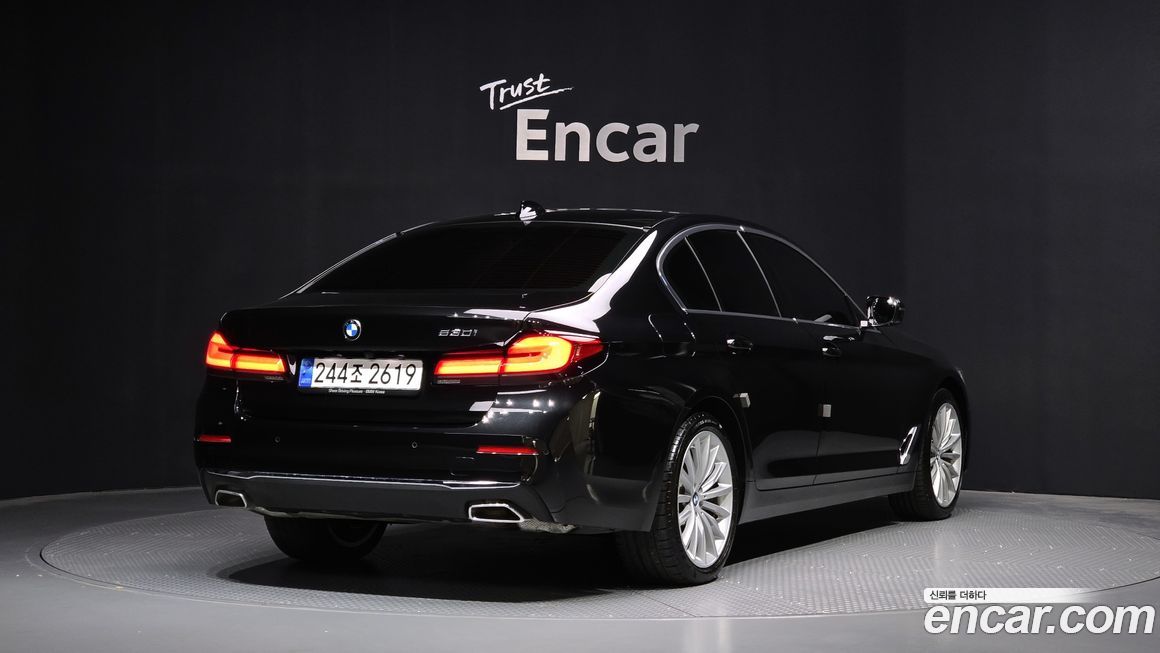 BMW 5-Series 530i Luxury, 2023