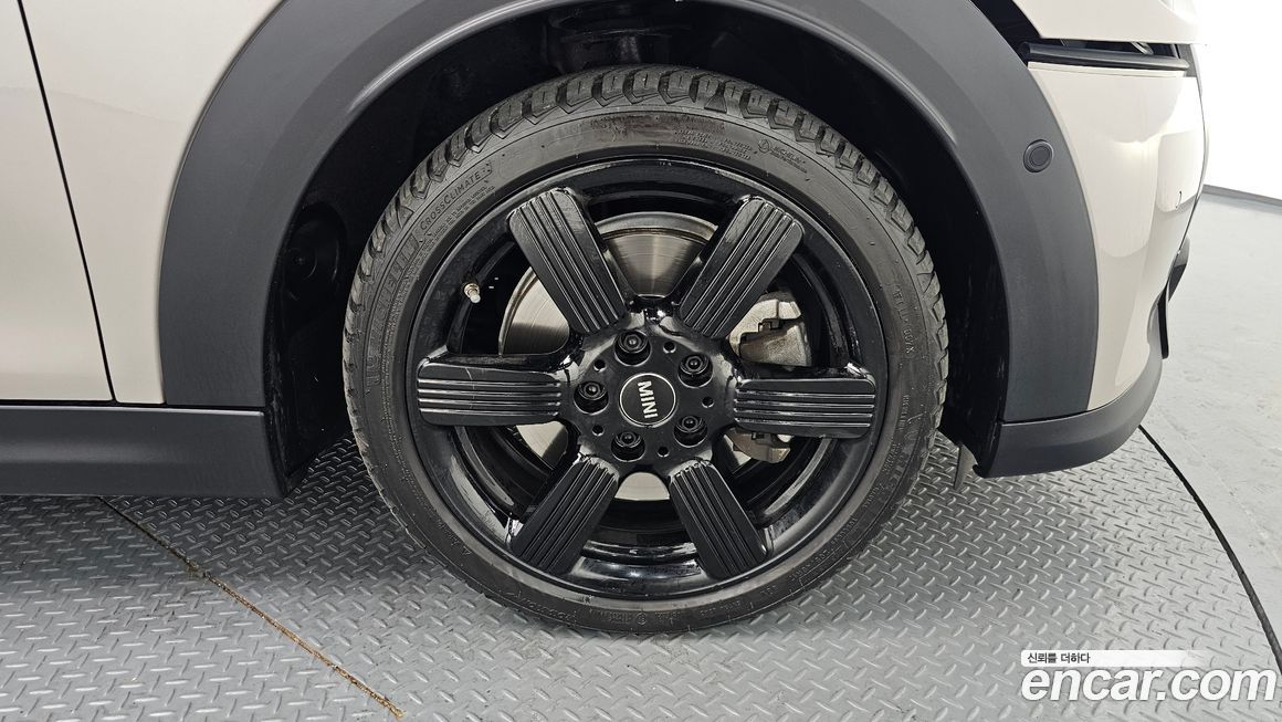 Mini Cooper Convertible Classic Launch Pack, 2023