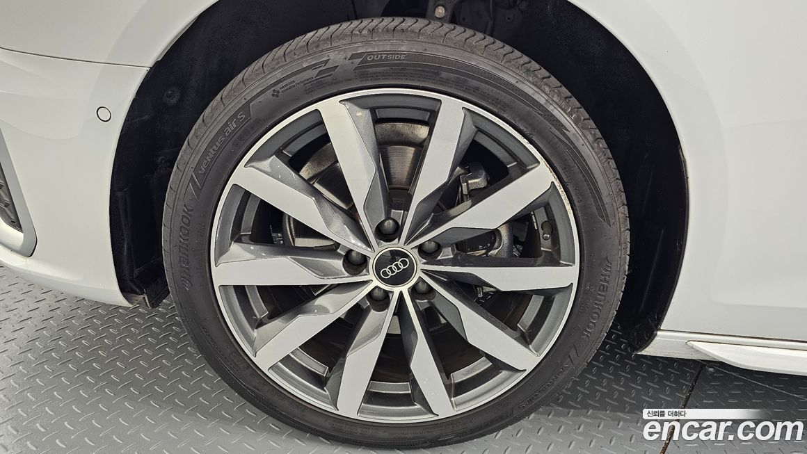 Audi A4 40 TFSI Premium, 2023