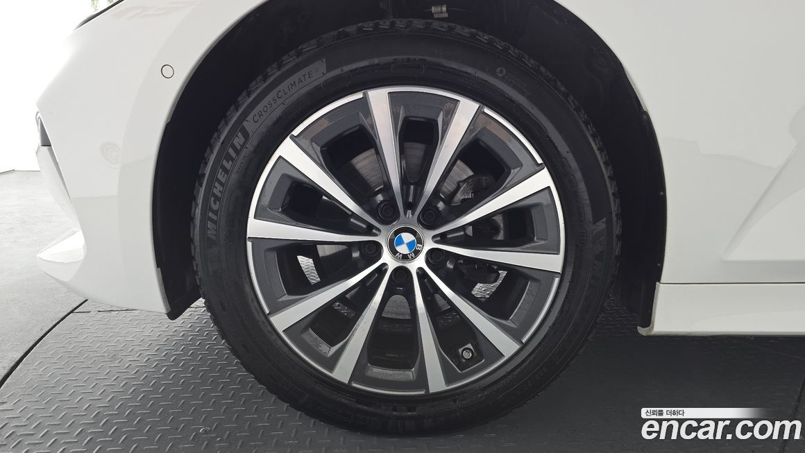 BMW 3-Series 320i, 2023