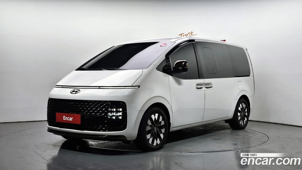 Hyundai Staria Lounge 9-Seater, 2024