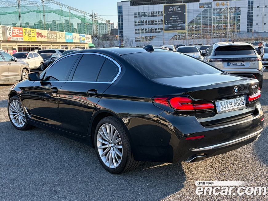 BMW 5-Series 530i Luxury, 2023