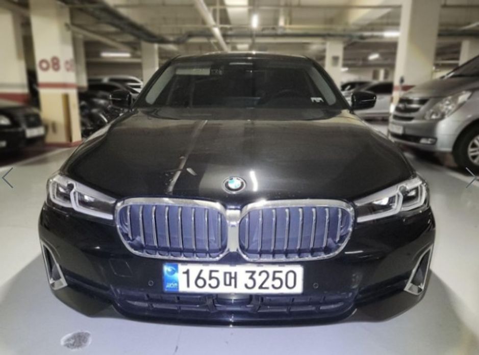 BMW 5-Series 520i Luxury, 2023
