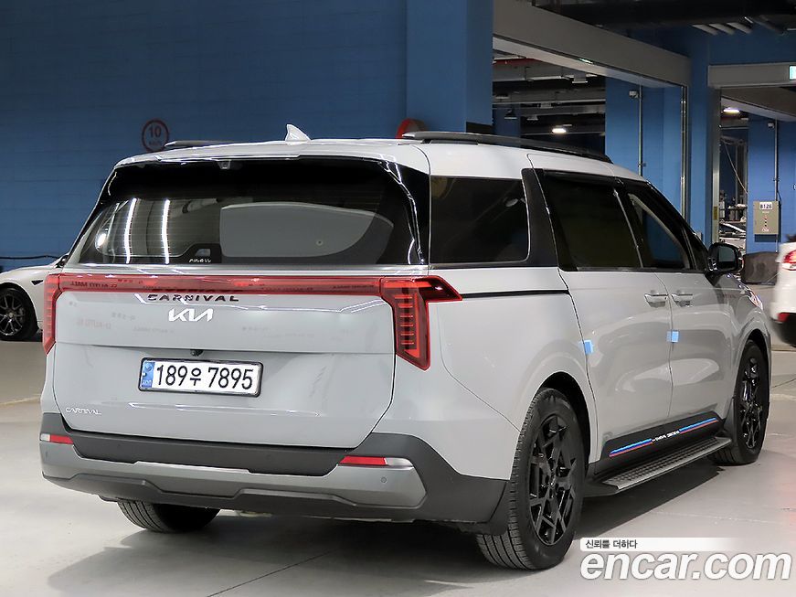 Kia Carnival 9-Seater Gravity, 2024