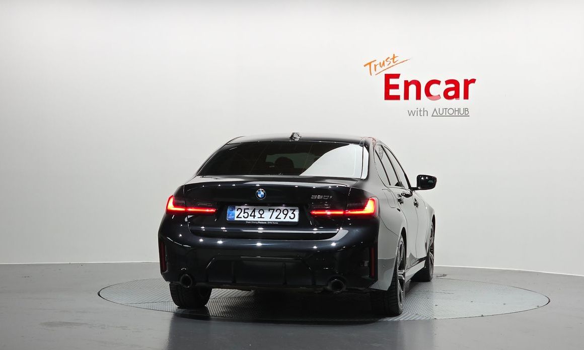 BMW 3-Series 320i M Sport, 2025
