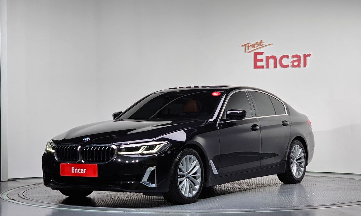 BMW 5-Series 520i Luxury, 2022
