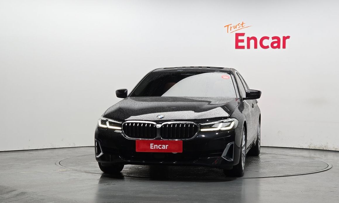 BMW 5-Series 520i Luxury, 2023
