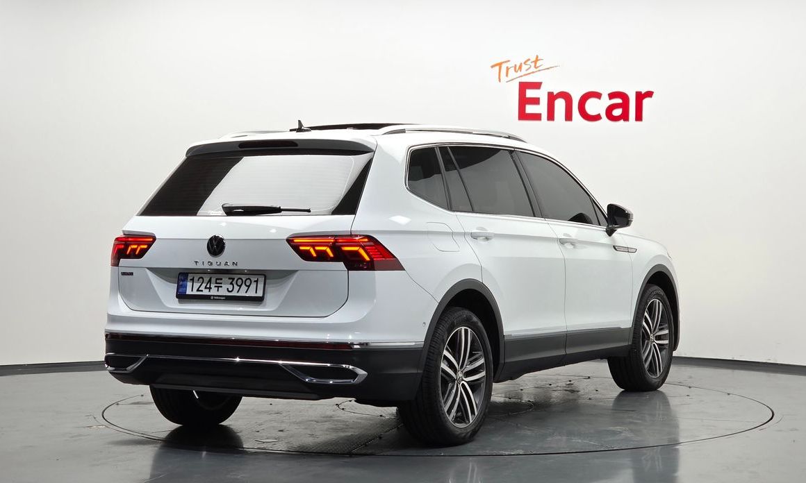 Volkswagen Tiguan 2.0 TSI Prestige, 2024