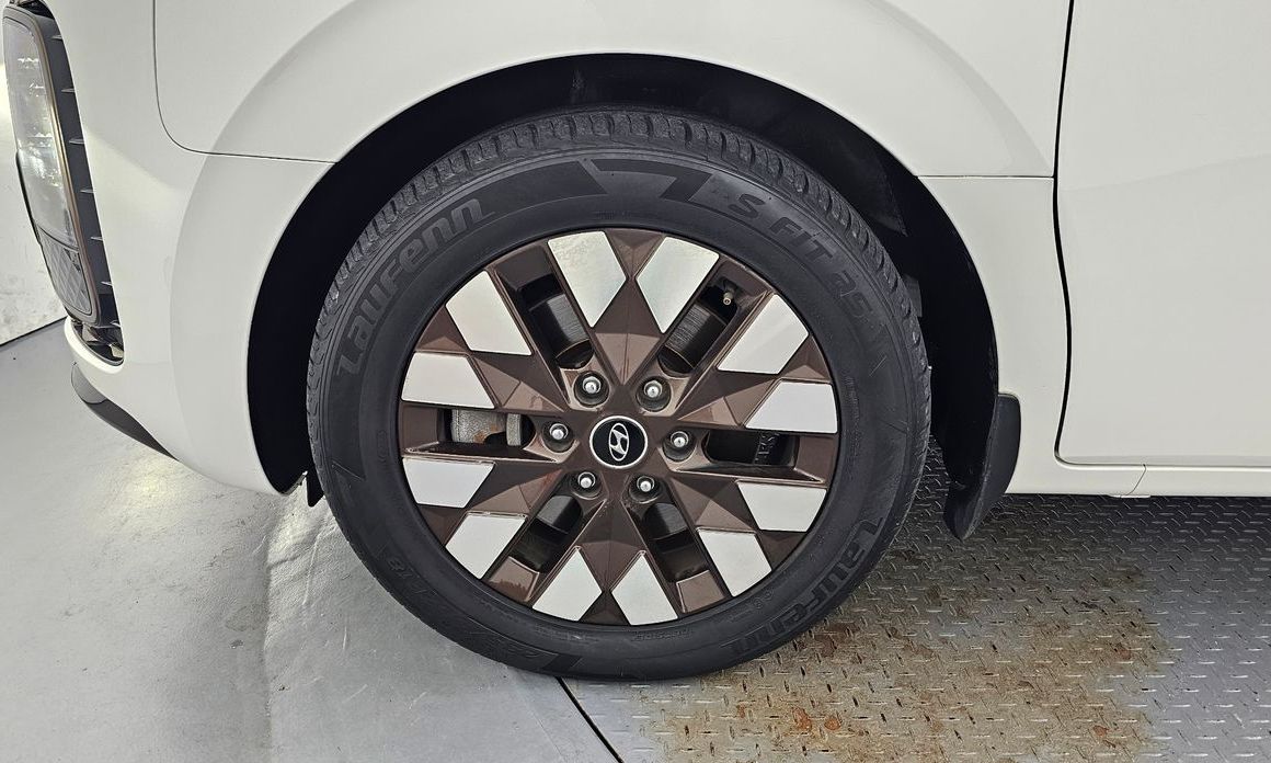 Hyundai Staria 2WD Camping Car, 2024