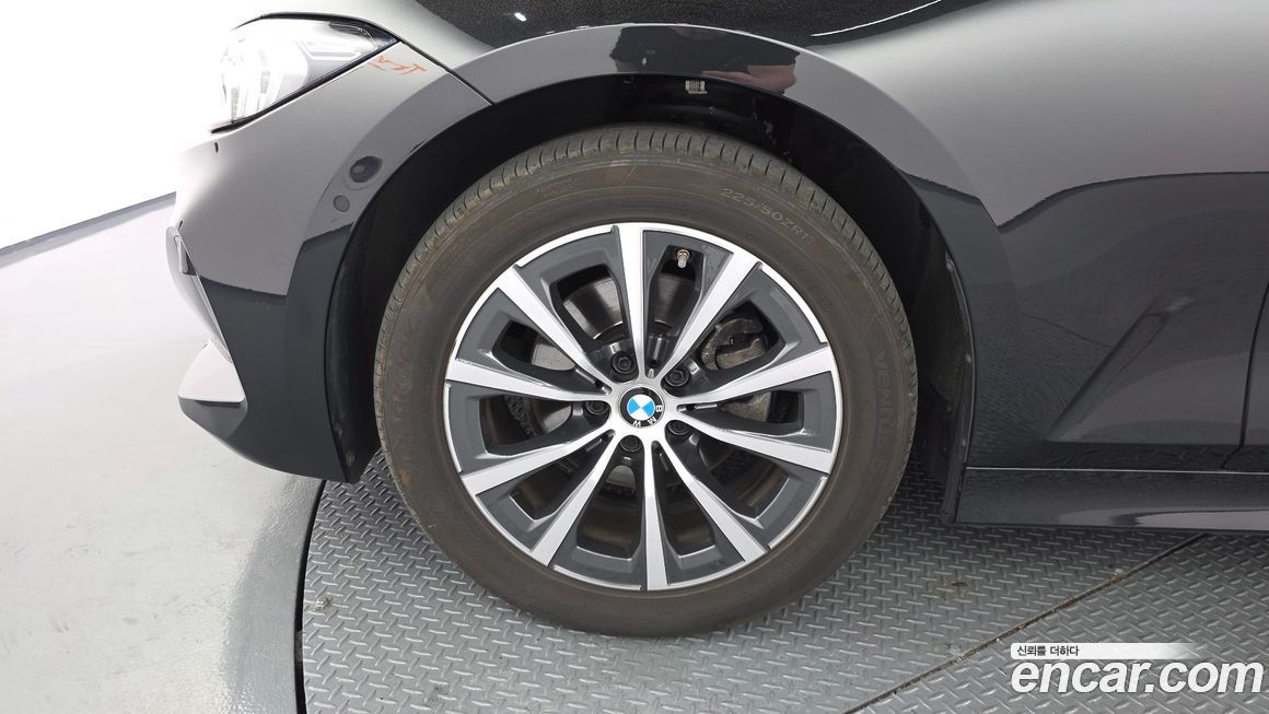 BMW 3-Series 320i, 2023