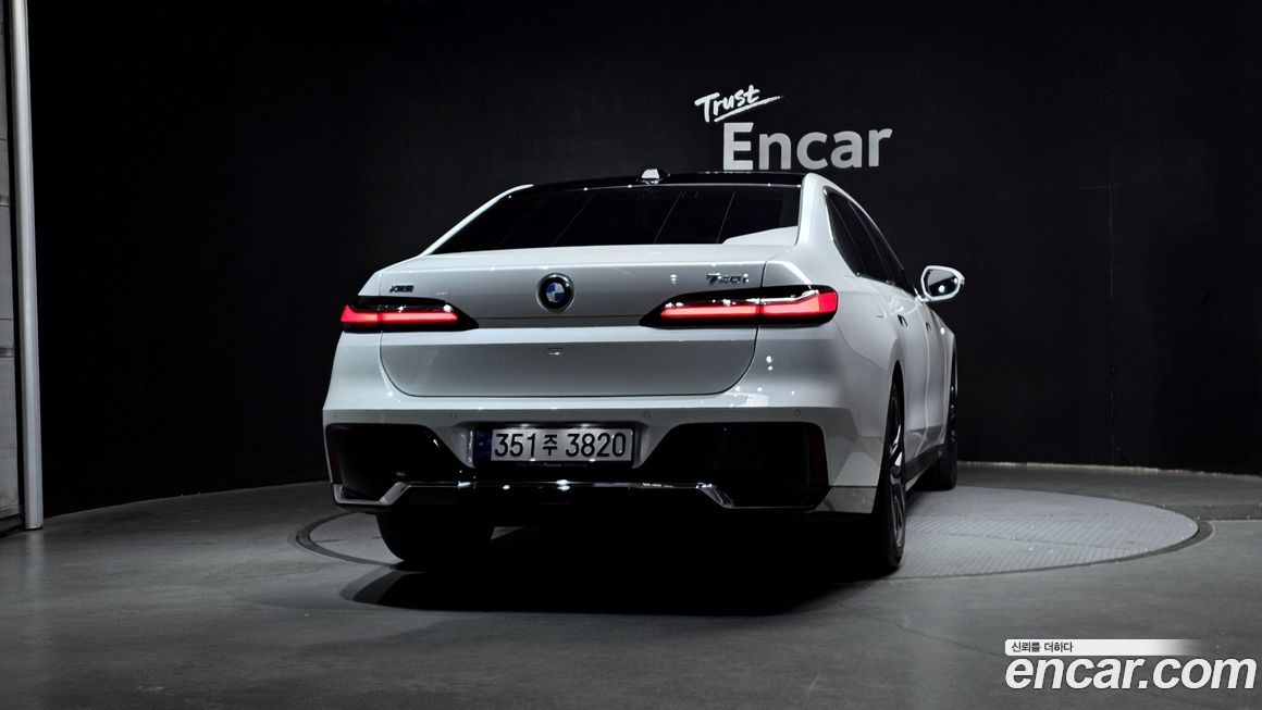 BMW 7-Series 740i xDrive M Sport, 2025