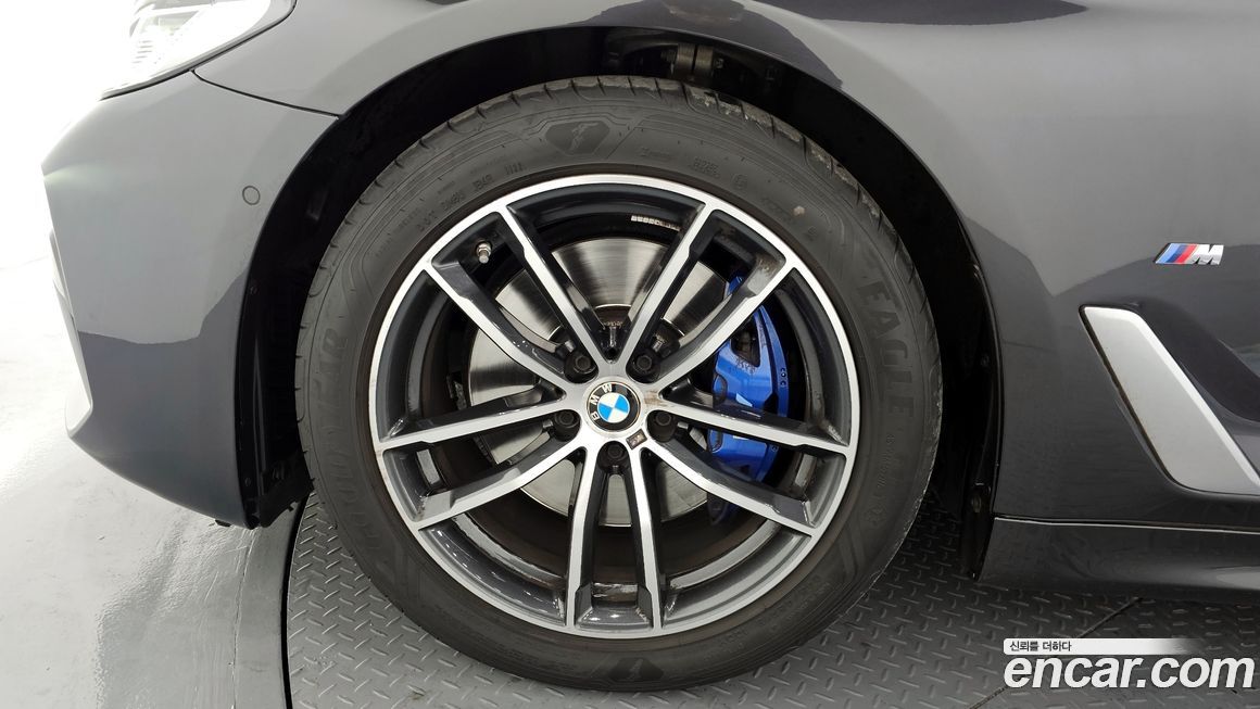 BMW 5-Series 520i M Sport, 2023