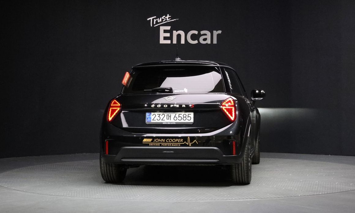 Mini Cooper Favoured, 2025