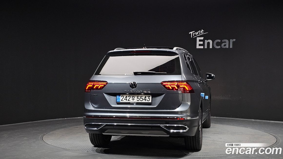 Volkswagen Tiguan 2.0 TSI Prestige, 2024