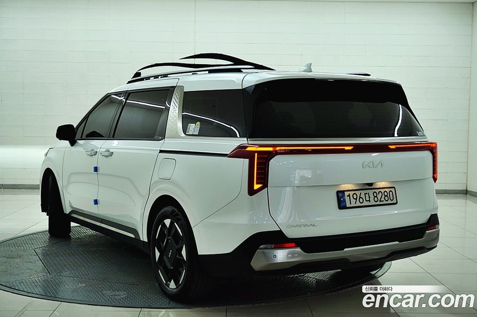 Kia Carnival 9-Seater Signature, 2024