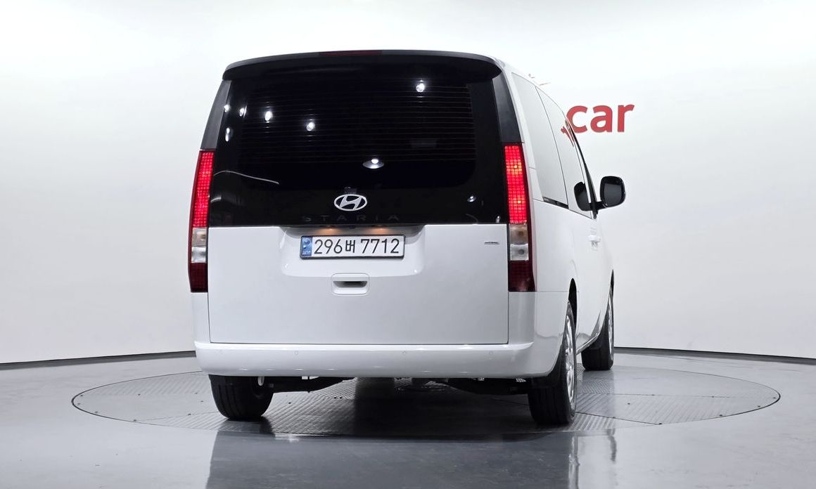 Hyundai Staria 4WD Tourer 9-Seater, 2025