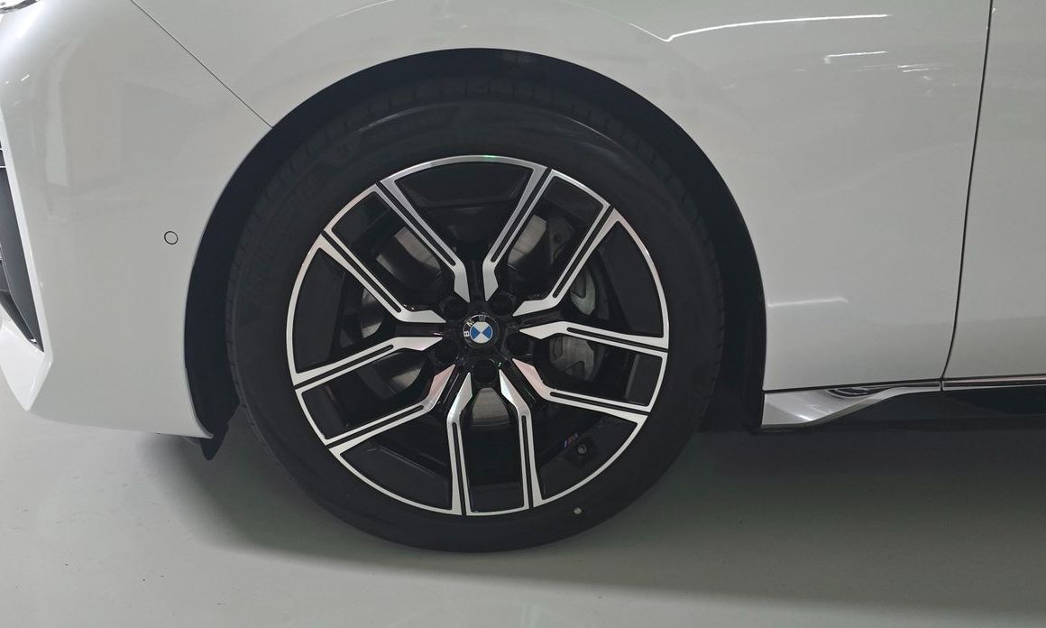 BMW 7-Series 740i xDrive M Sport, 2025