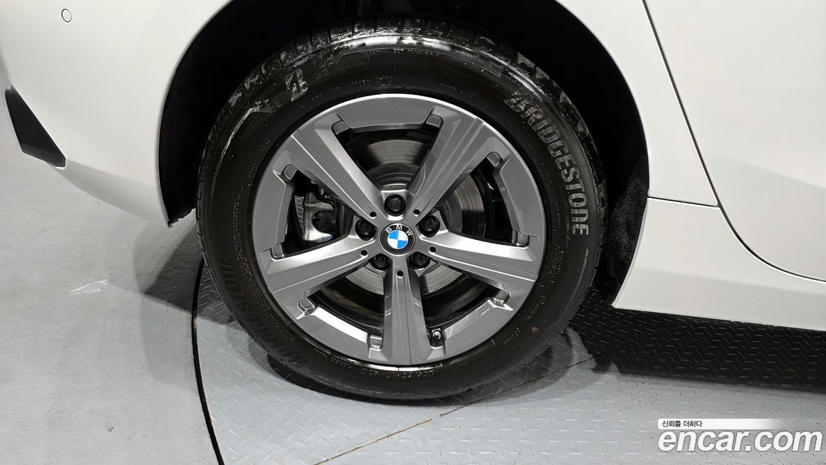 BMW 2-Series 220i Advantage, 2025