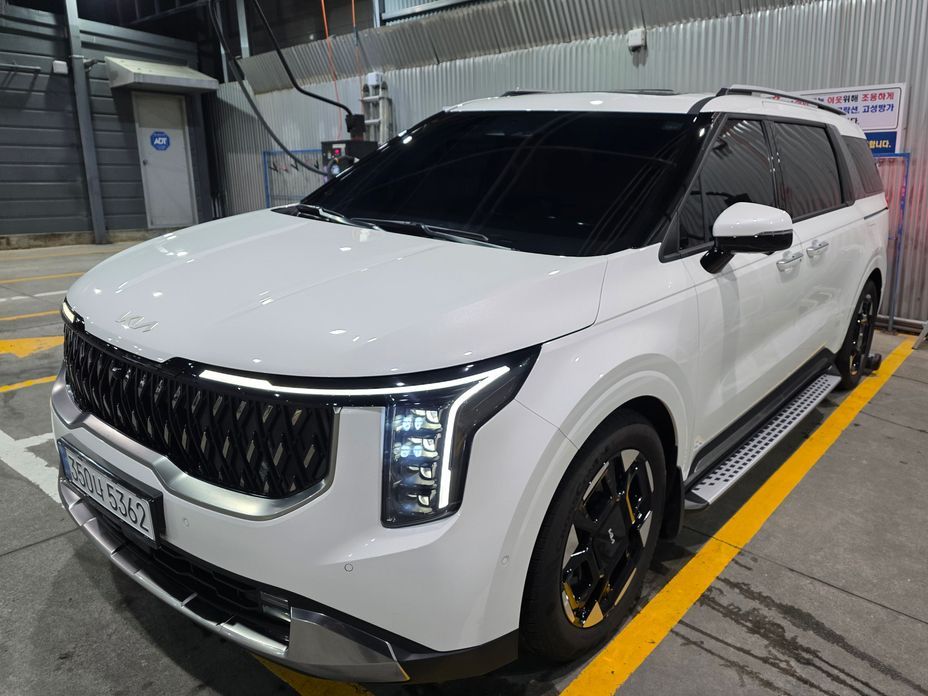 Kia Carnival 9-Seater Signature, 2025