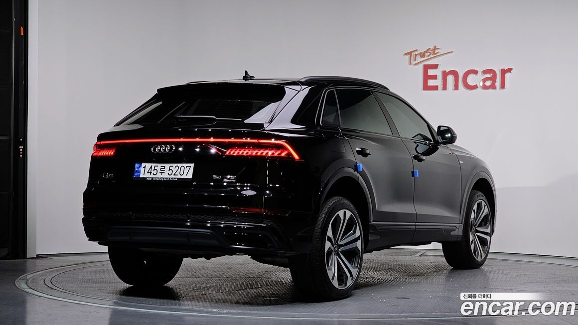 Audi Q8 55 TFSI Quattro Premium, 2023