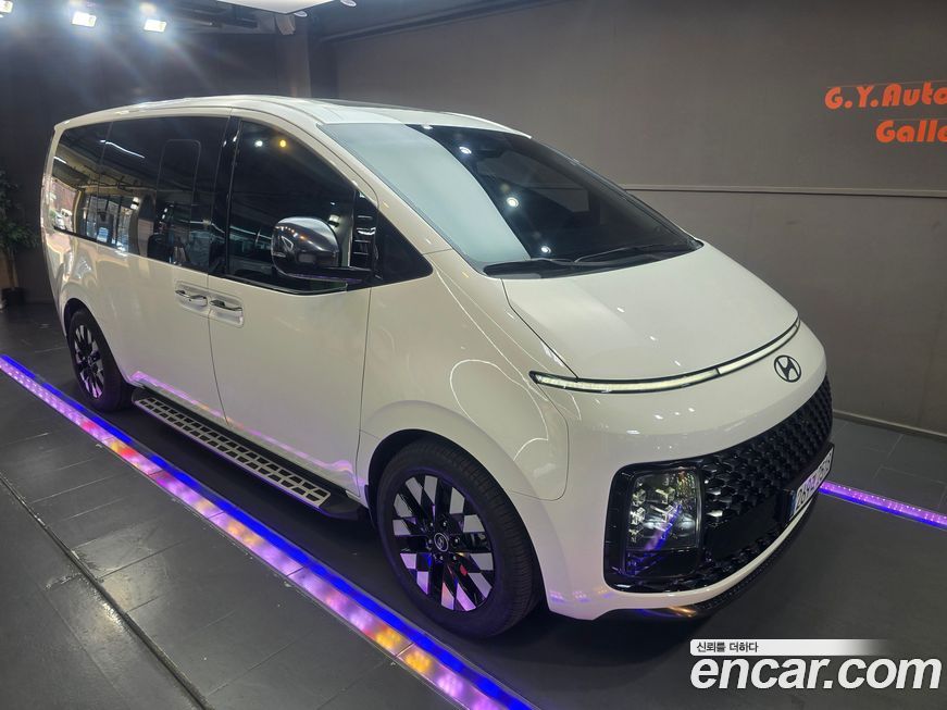 Hyundai Staria 4WD Lounge 7-Seater, 2025
