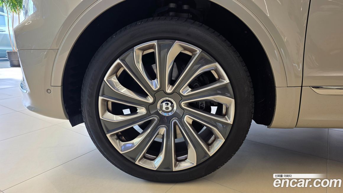 Bentley Bentayga 4.0 V8 EWB Mulliner, 2025