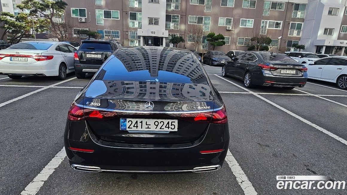 Mercedes-Benz E-Class E300 4MATIC Exclusive, 2025