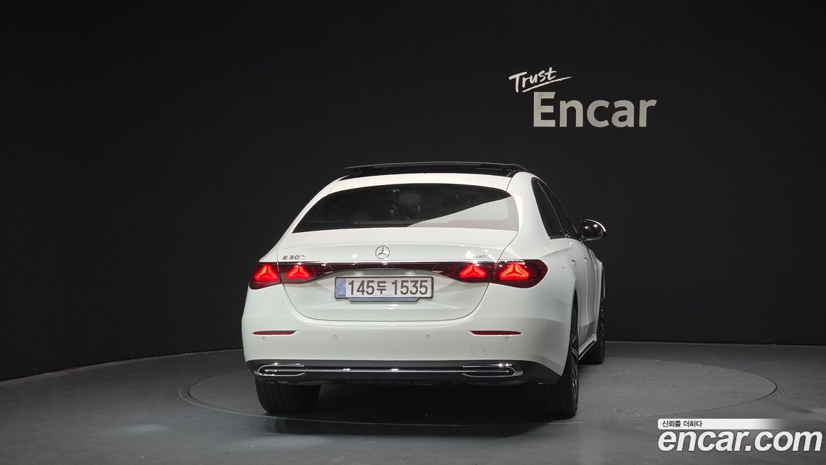 Mercedes-Benz E-Class E300 4MATIC Exclusive, 2025