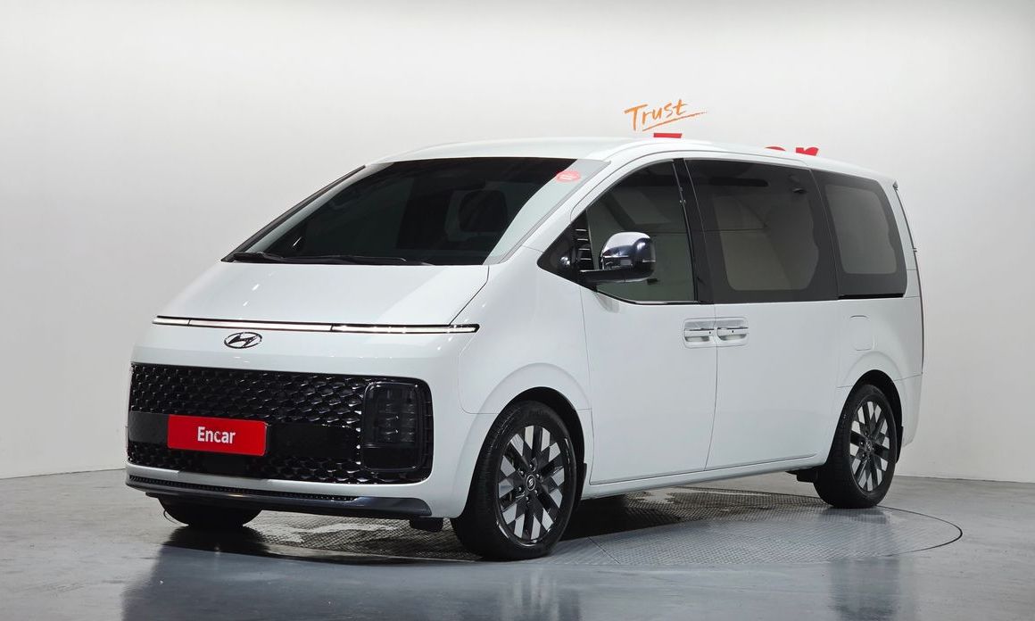 Hyundai Staria 4WD Lounge 9-Seater, 2023